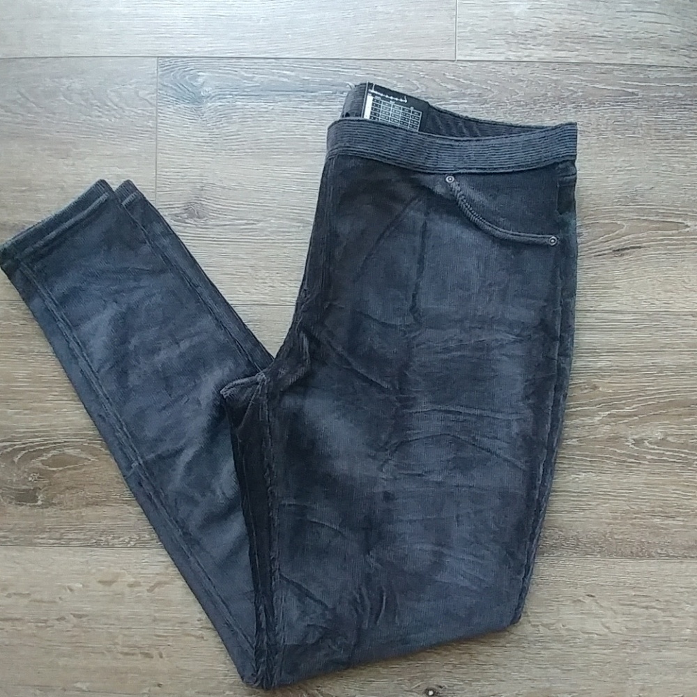 Leggings by Hue